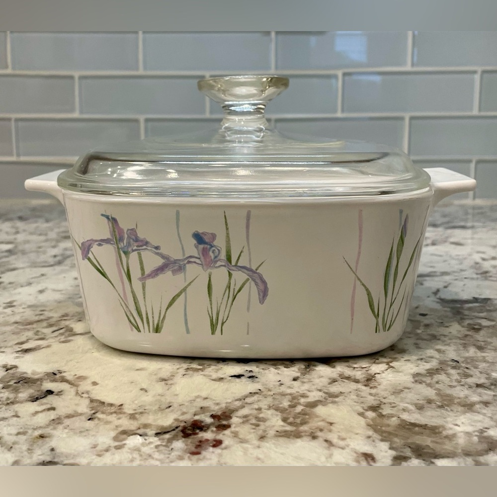 VTG Corningware 1.5L Casserole with Glass Lid “Shadow Iris” Pattern